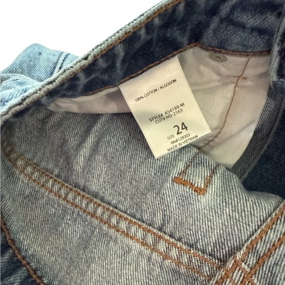 Altar’d State High Rise Distressed Denim Shorts Medium Wash Size 24 - Picture 9 of 9